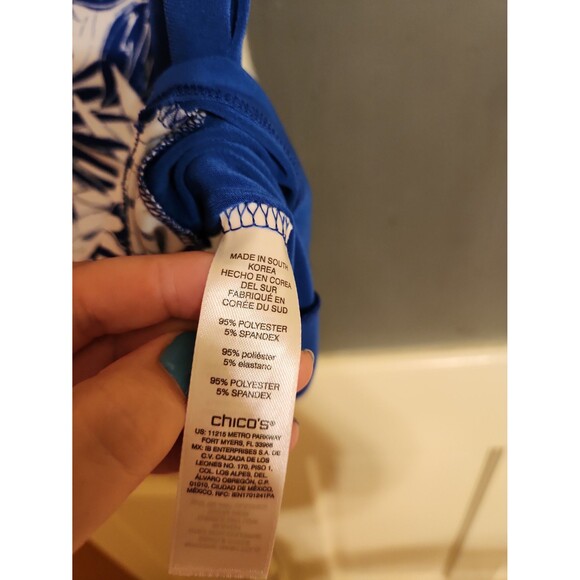 Weekends by Chico's Blue & White Blooming Palms Quarter Zip Shirt Size 1 US 8 - Picture 6 of 8